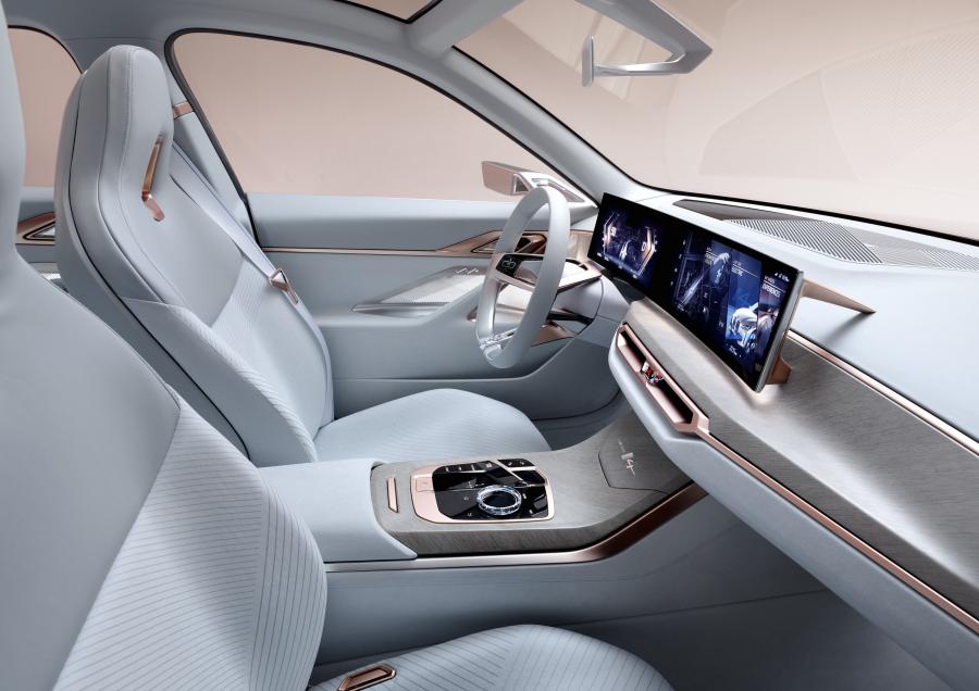 Интерьер BMW Concept i4 2020 года  (фото 35 из 71)